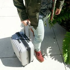 SwissGear 8836 Durable Expandable Spinner Luggage, Black, Carry-On 20-Inch -TRAVELPRO Sales 51sYe6k7g3L